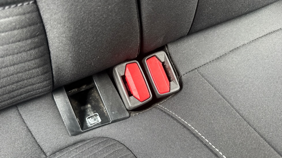 Ford Focus 1.0 EcoBoost Hybrid mHEV 125 Titanium Edition 5dr Petrol Hatchback - Image 17