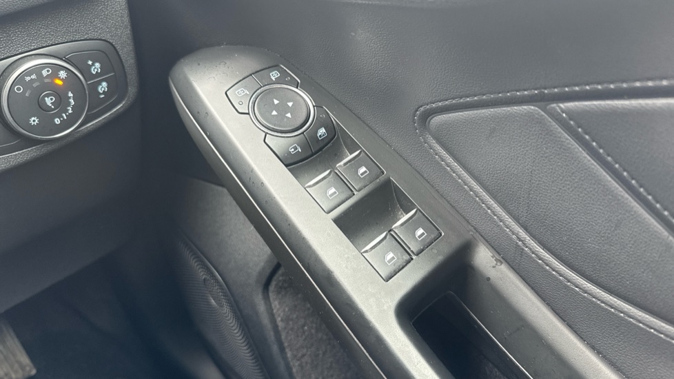 Ford Focus 1.0 EcoBoost Hybrid mHEV 125 Titanium Edition 5dr Petrol Hatchback - Image 37