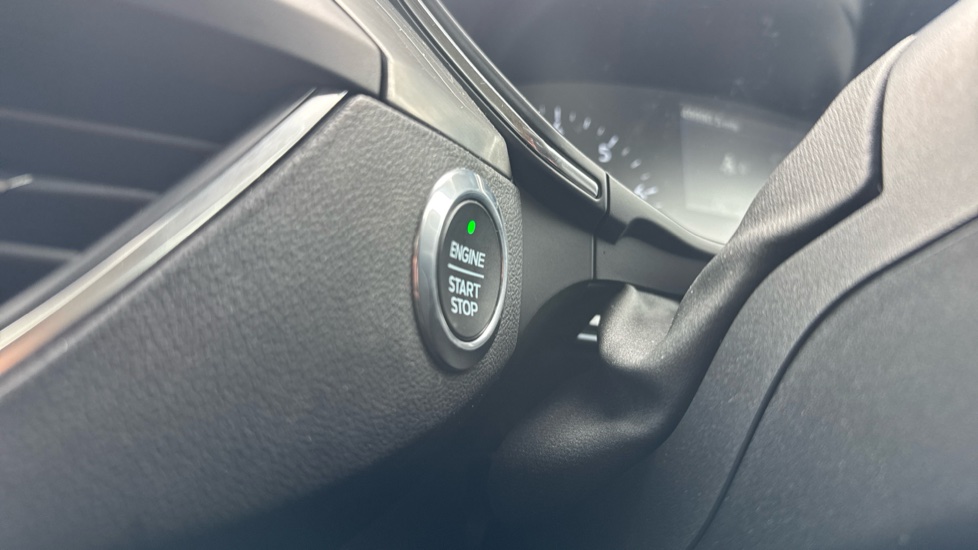 Ford Focus 1.0 EcoBoost Hybrid mHEV 125 Titanium Edition 5dr Petrol Hatchback - Image 38