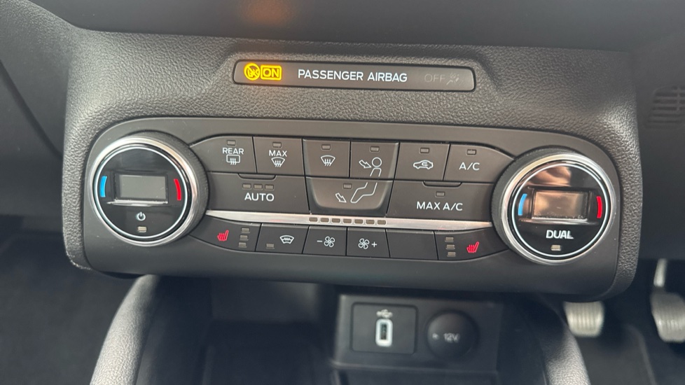 Ford Focus 1.0 EcoBoost Hybrid mHEV 125 Titanium Edition 5dr Petrol Hatchback - Image 41