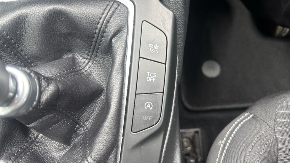 Ford Focus 1.0 EcoBoost Hybrid mHEV 125 Titanium Edition 5dr Petrol Hatchback - Image 43
