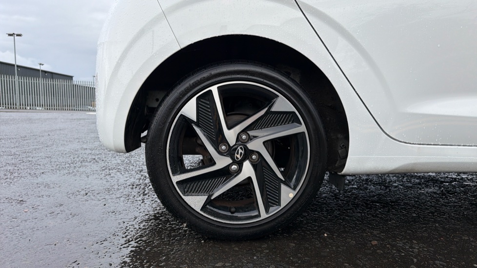 Hyundai i10 1.0 MPi Premium 5dr Petrol Hatchback - Image 7