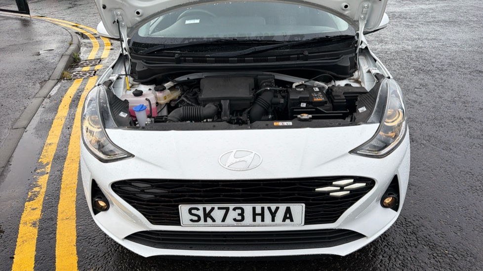 Hyundai i10 1.0 MPi Premium 5dr Petrol Hatchback - Image 8