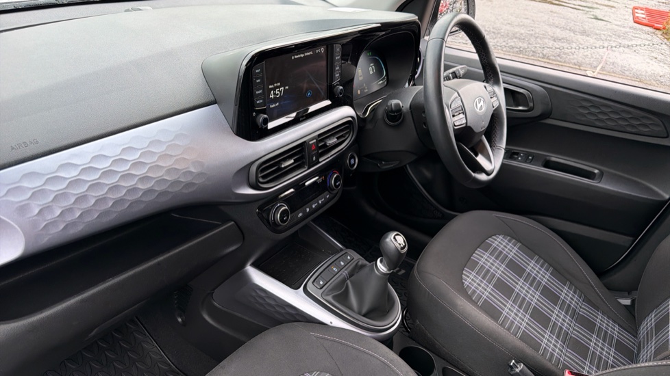 Hyundai i10 1.0 MPi Premium 5dr Petrol Hatchback - Image 9