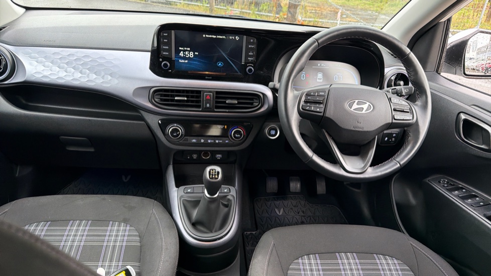 Hyundai i10 1.0 MPi Premium 5dr Petrol Hatchback - Image 10