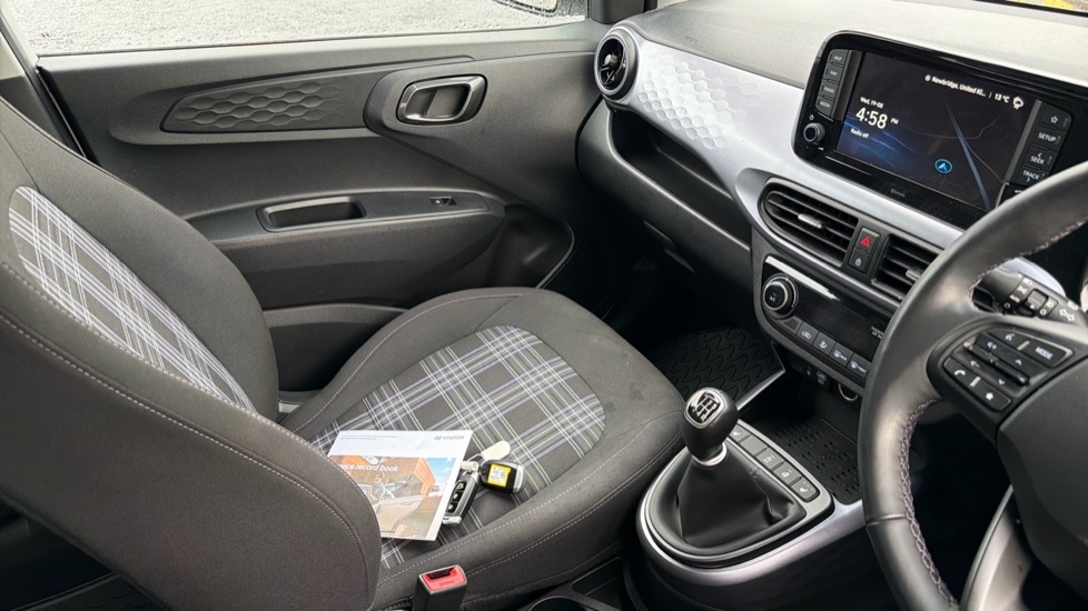 Hyundai i10 1.0 MPi Premium 5dr Petrol Hatchback - Image 14