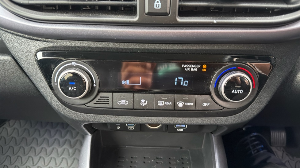 Hyundai i10 1.0 MPi Premium 5dr Petrol Hatchback - Image 32