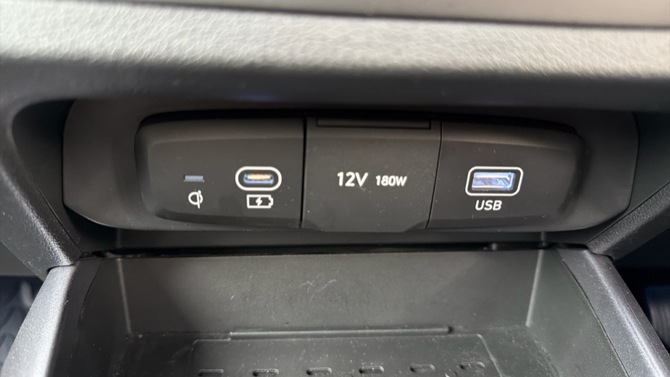 Hyundai i10 1.0 MPi Premium 5dr Petrol Hatchback - Image 33