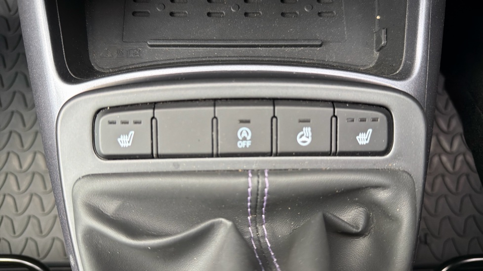 Hyundai i10 1.0 MPi Premium 5dr Petrol Hatchback - Image 35