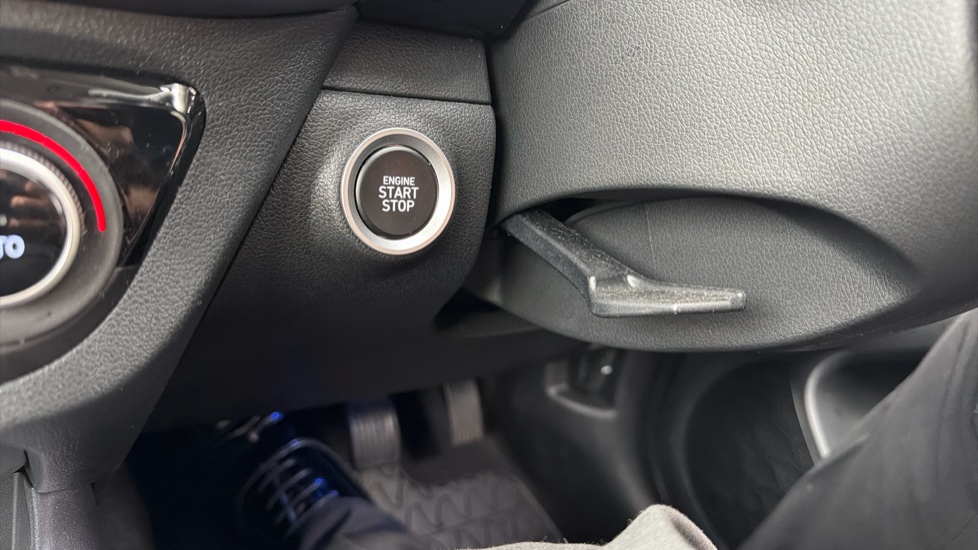 Hyundai i10 1.0 MPi Premium 5dr Petrol Hatchback - Image 36