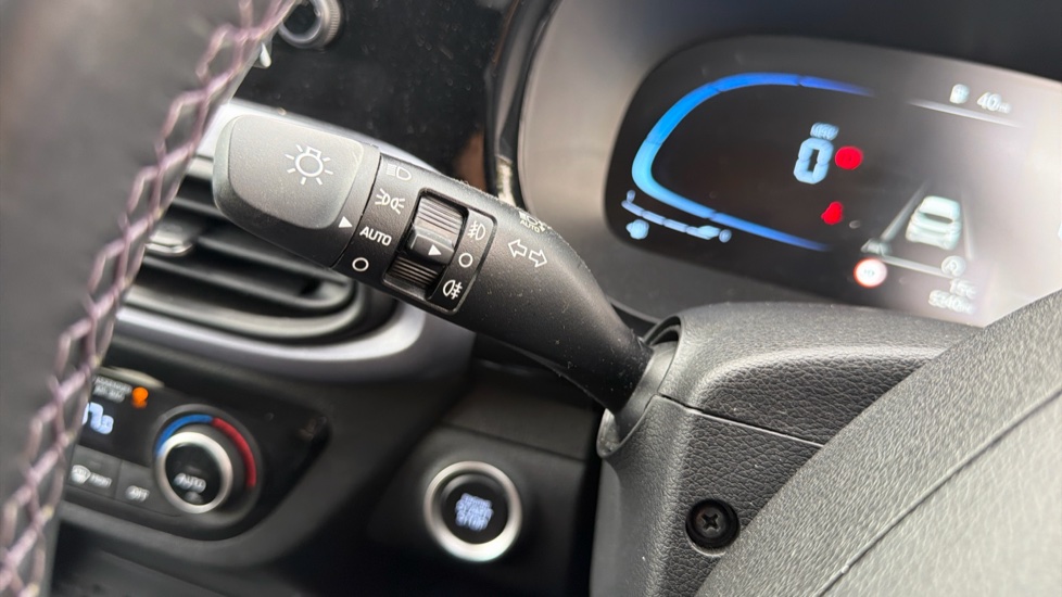 Hyundai i10 1.0 MPi Premium 5dr Petrol Hatchback - Image 37