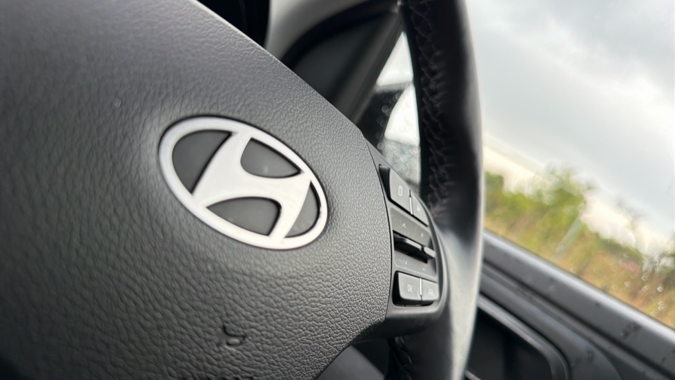 Hyundai i10 1.0 MPi Premium 5dr Petrol Hatchback - Image 41