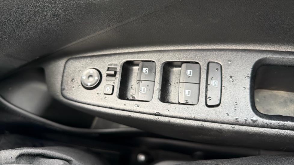 Hyundai i10 1.0 MPi Premium 5dr Petrol Hatchback - Image 42