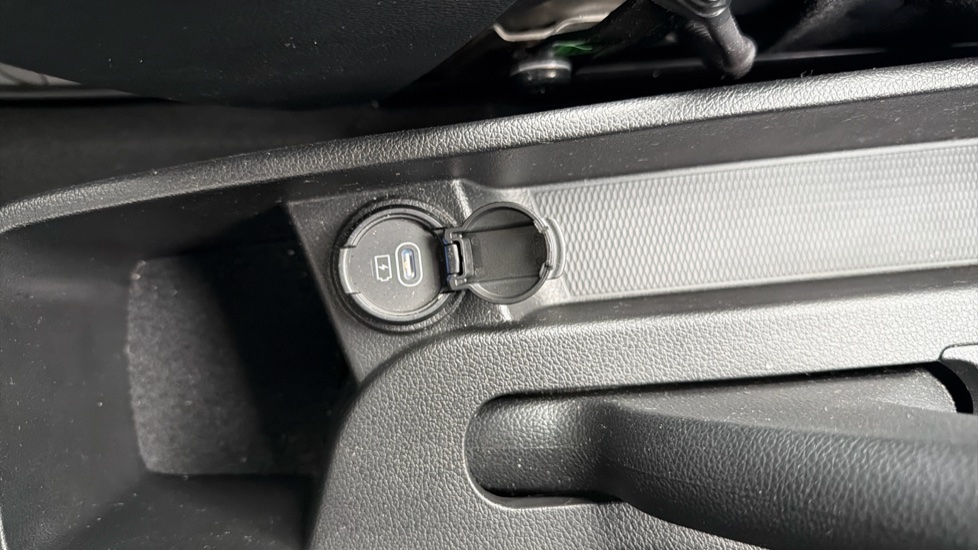 Hyundai i10 1.0 MPi Premium 5dr Petrol Hatchback - Image 45