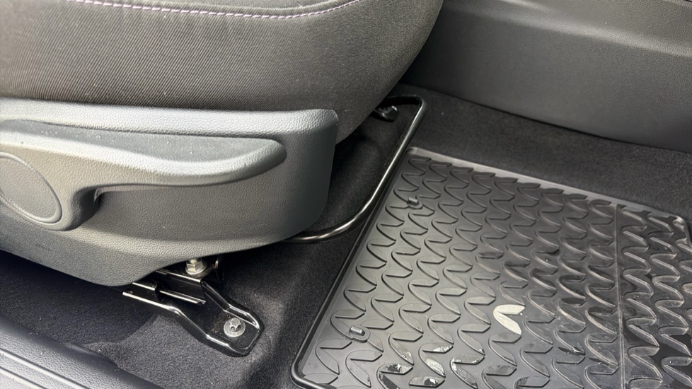Hyundai i10 1.0 MPi Premium 5dr Petrol Hatchback - Image 49