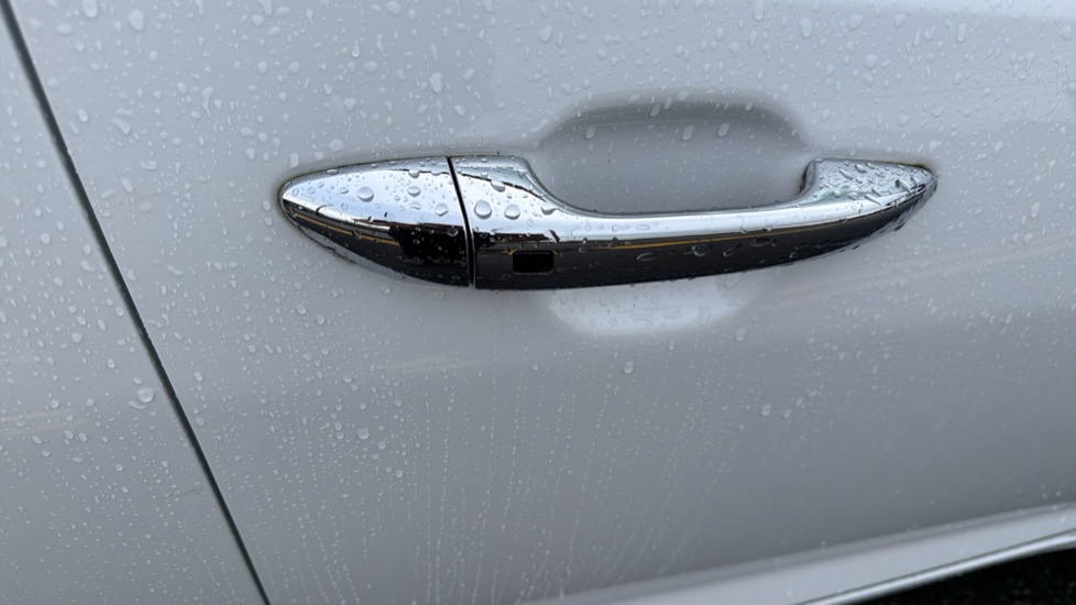 Hyundai i10 1.0 MPi Premium 5dr Petrol Hatchback - Image 51