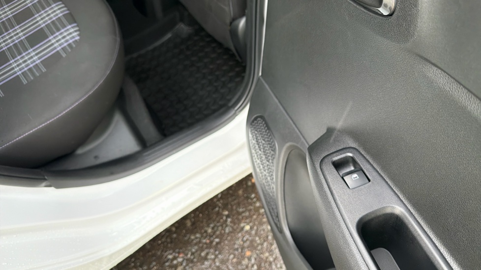 Hyundai i10 1.0 MPi Premium 5dr Petrol Hatchback - Image 52