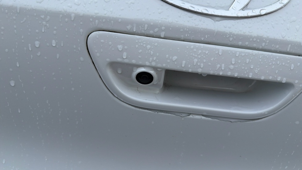 Hyundai i10 1.0 MPi Premium 5dr Petrol Hatchback - Image 55