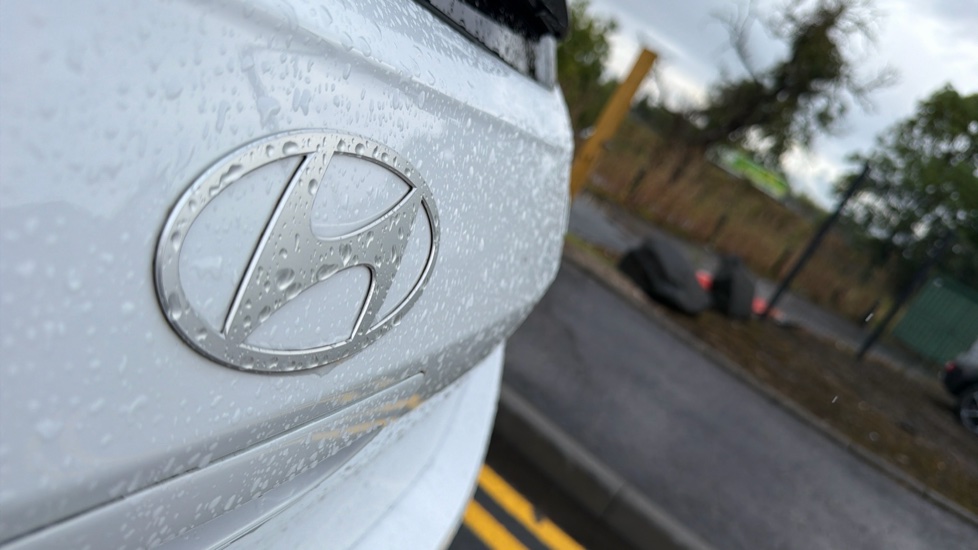 Hyundai i10 1.0 MPi Premium 5dr Petrol Hatchback - Image 57