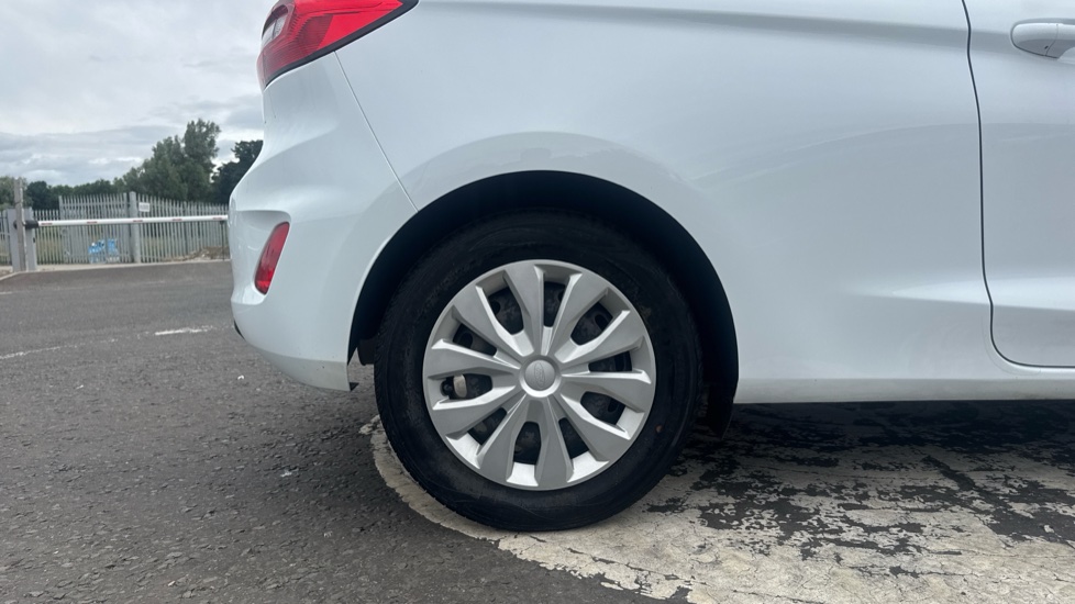 Ford Fiesta 1.1 75 Trend 3dr Petrol Hatchback - Image 7