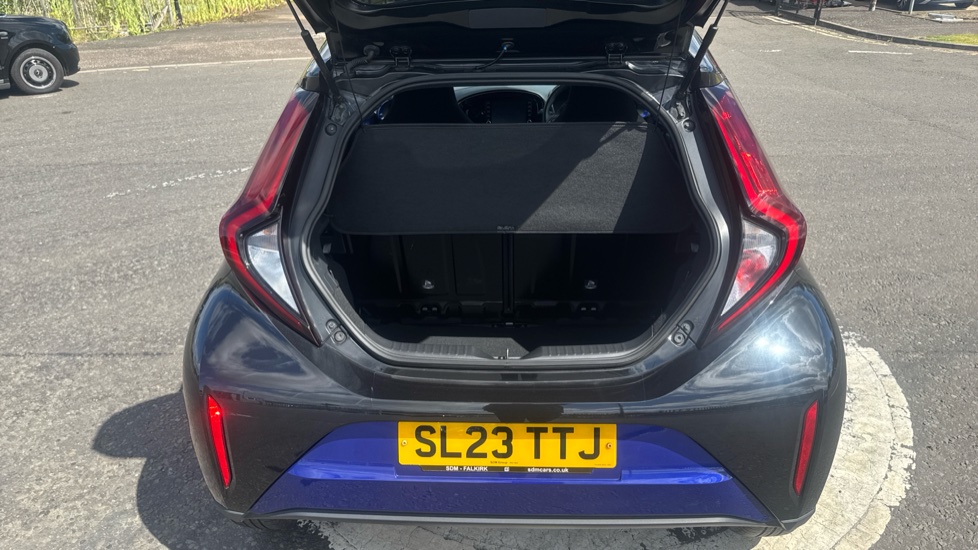 Toyota Aygo X 1.0 VVT-i Edge 5dr Petrol Hatchback - Image 4