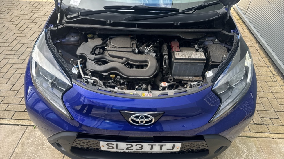 Toyota Aygo X 1.0 VVT-i Edge 5dr Petrol Hatchback - Image 8