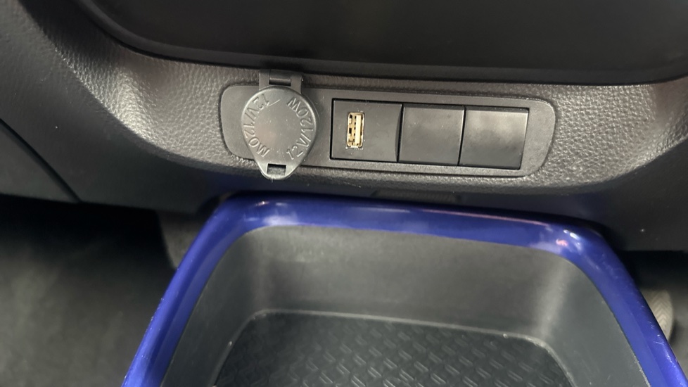 Toyota Aygo X 1.0 VVT-i Edge 5dr Petrol Hatchback - Image 35