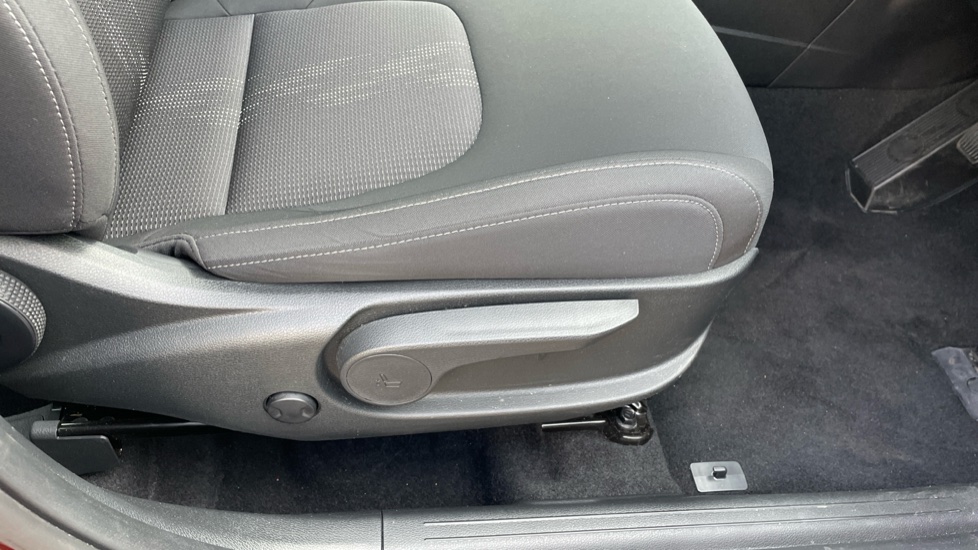 Kia Sportage 1.6T GDi Pure 5dr Petrol Estate - Image 22