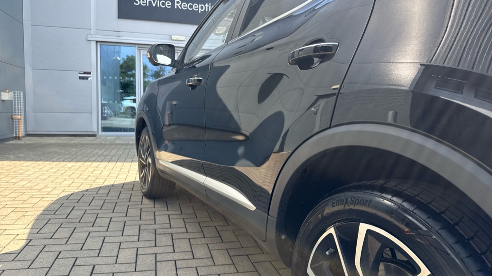 MG ZS 1.5 VTi-TECH Exclusive 5dr Petrol Hatchback - Image 23
