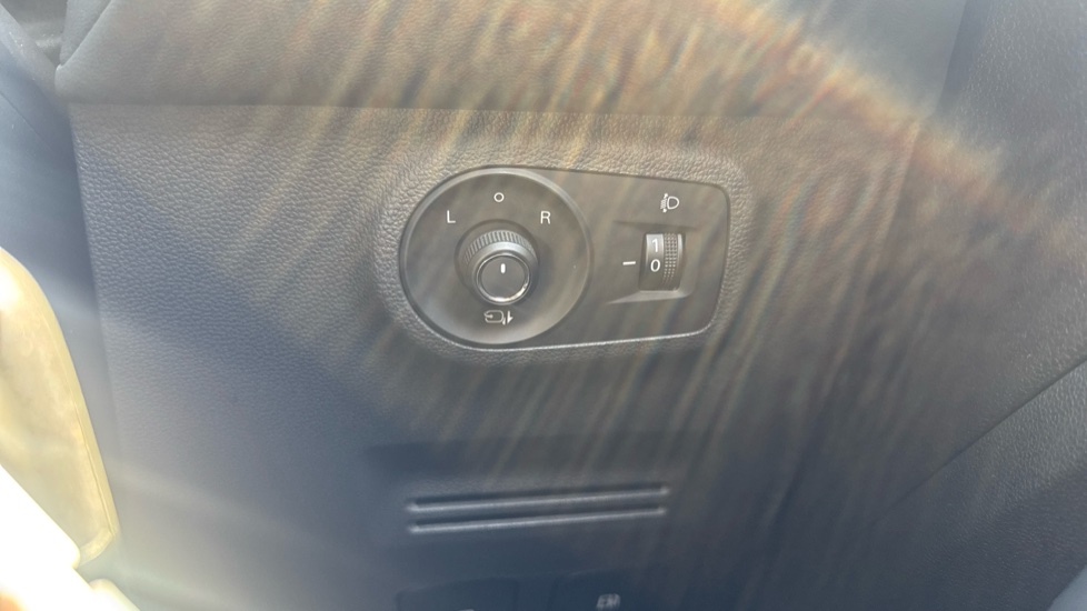 MG ZS 1.5 VTi-TECH Exclusive 5dr Petrol Hatchback - Image 36
