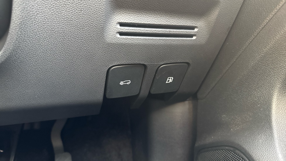 MG ZS 1.5 VTi-TECH Exclusive 5dr Petrol Hatchback - Image 37