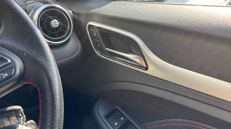 MG ZS 1.5 VTi-TECH Exclusive 5dr Petrol Hatchback - Image 39
