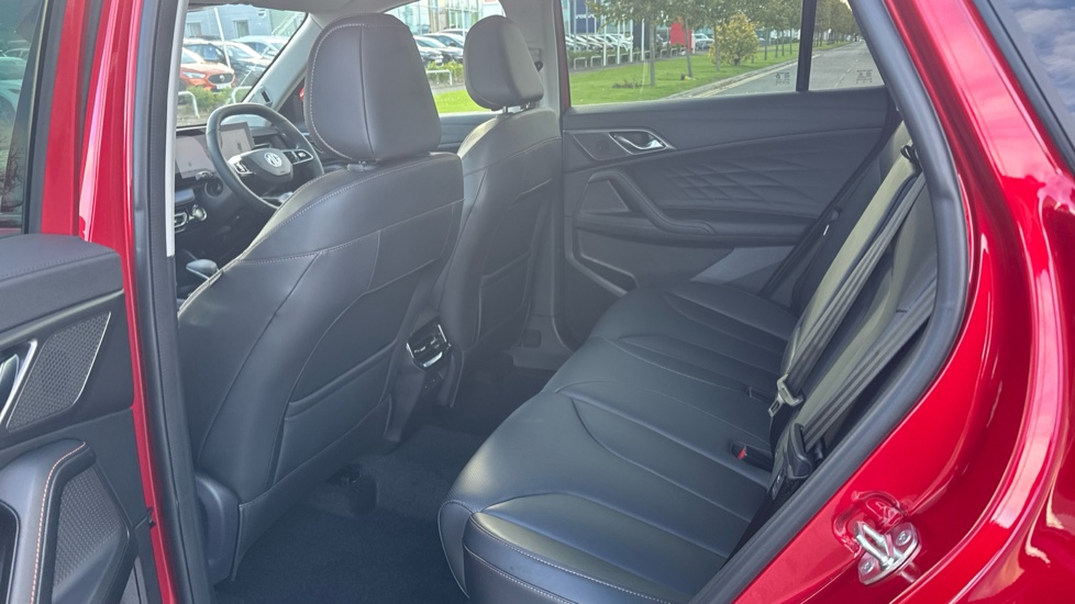 MG HS 1.5 T-GDI Hybrid+ Trophy 5dr Auto Hybrid Hatchback - Image 16