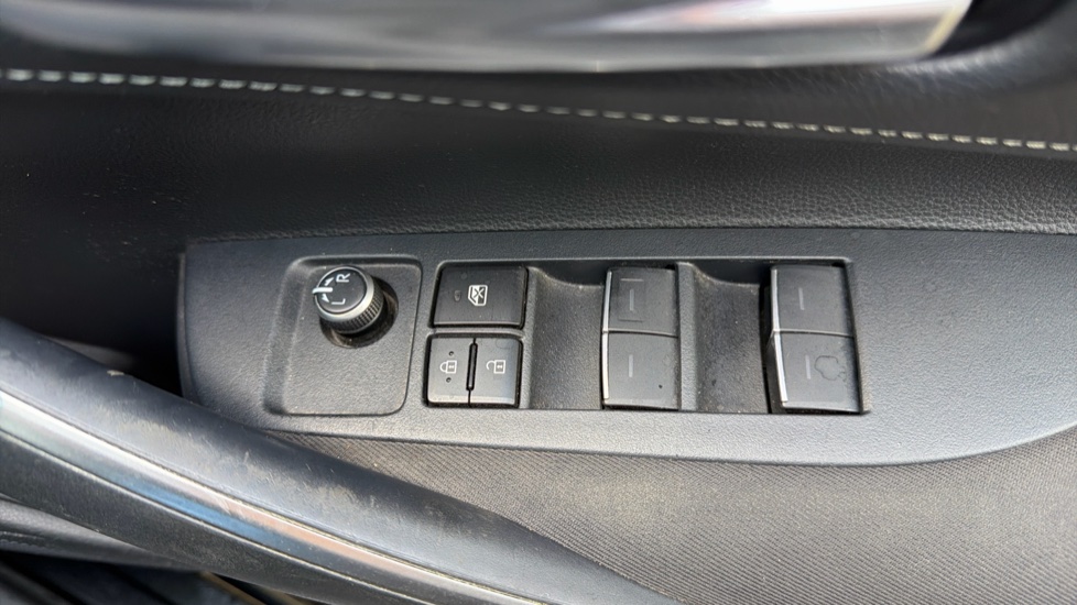 Toyota Corolla 1.8 VVT-i Hybrid Icon Tech 5dr CVT Hybrid Hatchback - Image 43