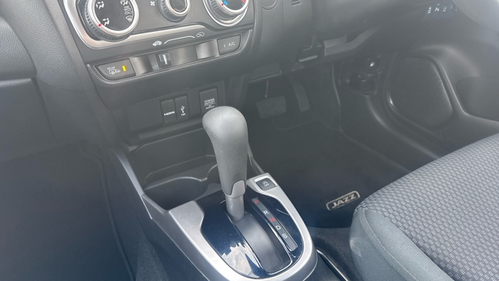 Honda Jazz 1.3 i-VTEC SE 5dr CVT Petrol Hatchback - Image 13