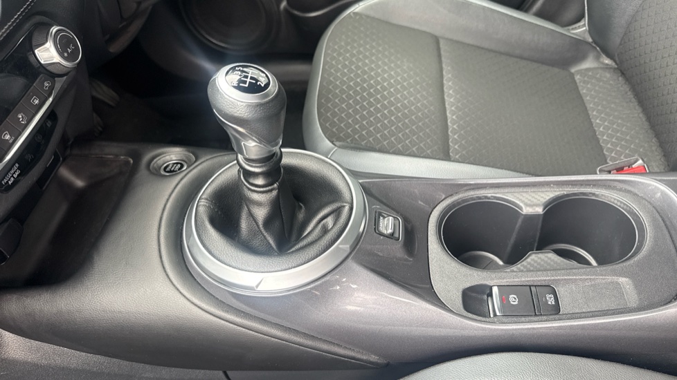 Nissan Juke 1.0 DiG-T 114 N-Connecta 5dr Petrol Hatchback - Image 13