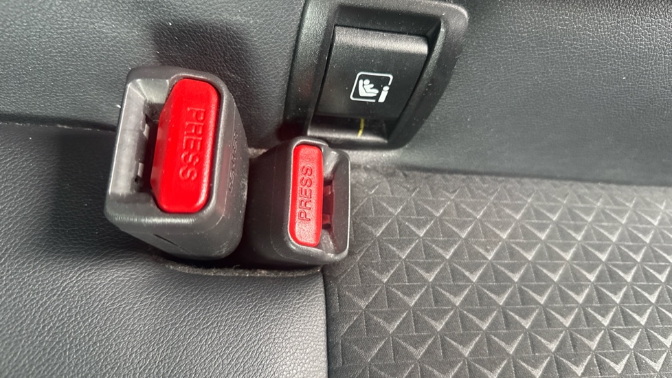 Nissan Juke 1.0 DiG-T 114 N-Connecta 5dr Petrol Hatchback - Image 17