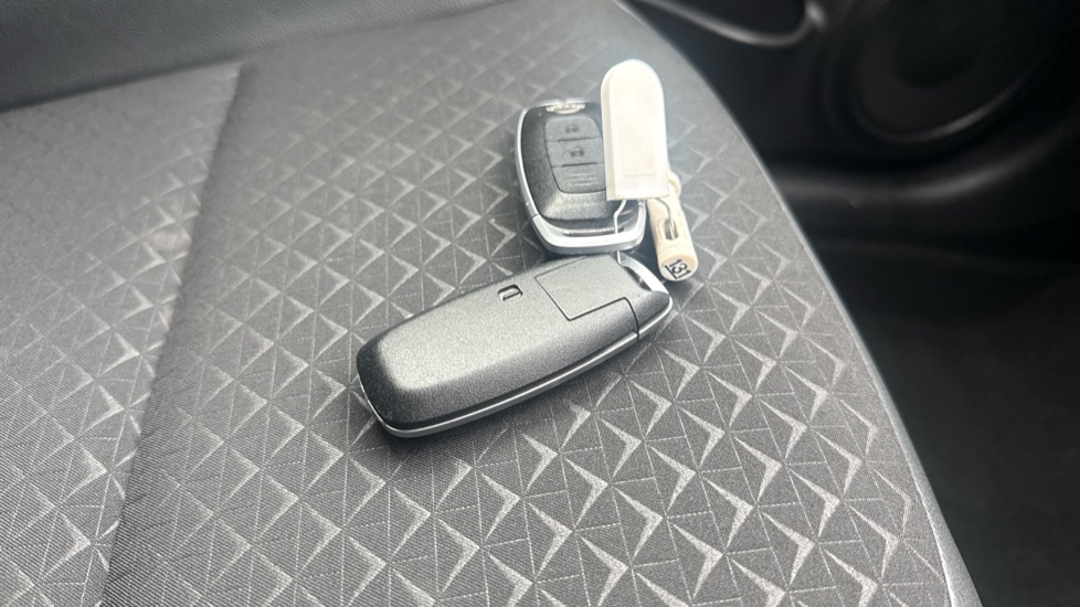Nissan Juke 1.0 DiG-T 114 N-Connecta 5dr Petrol Hatchback - Image 20
