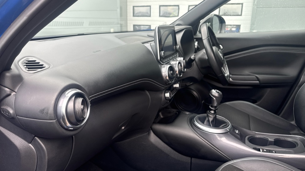 Nissan Juke 1.0 DiG-T 114 N-Connecta 5dr Petrol Hatchback - Image 32