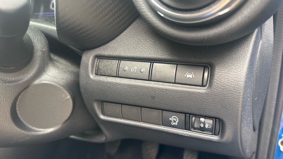 Nissan Juke 1.0 DiG-T 114 N-Connecta 5dr Petrol Hatchback - Image 34