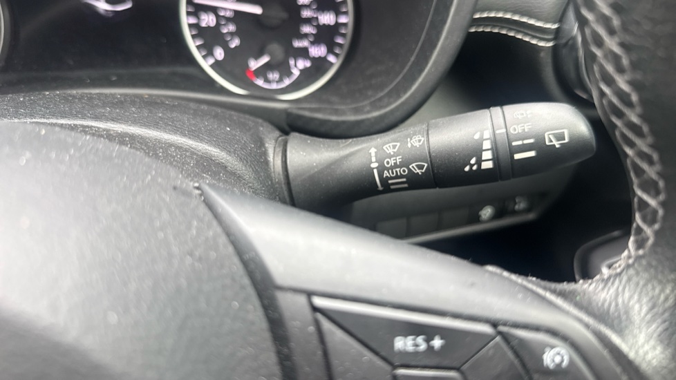 Nissan Juke 1.0 DiG-T 114 N-Connecta 5dr Petrol Hatchback - Image 36