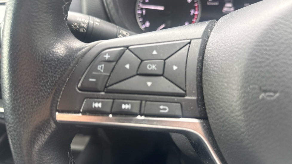 Nissan Juke 1.0 DiG-T 114 N-Connecta 5dr Petrol Hatchback - Image 37