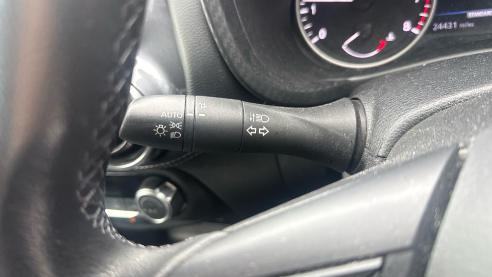 Nissan Juke 1.0 DiG-T 114 N-Connecta 5dr Petrol Hatchback - Image 38