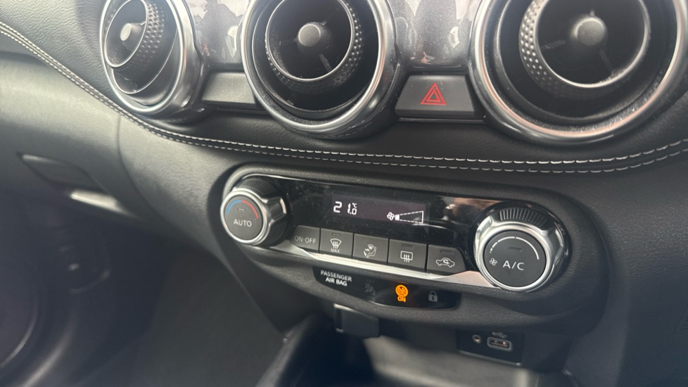 Nissan Juke 1.0 DiG-T 114 N-Connecta 5dr Petrol Hatchback - Image 41