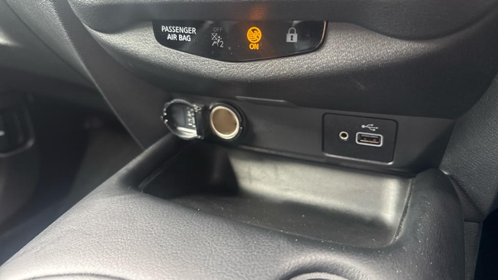 Nissan Juke 1.0 DiG-T 114 N-Connecta 5dr Petrol Hatchback - Image 42