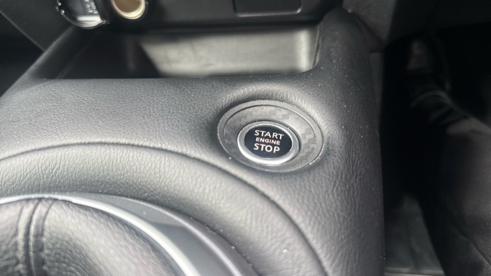 Nissan Juke 1.0 DiG-T 114 N-Connecta 5dr Petrol Hatchback - Image 43