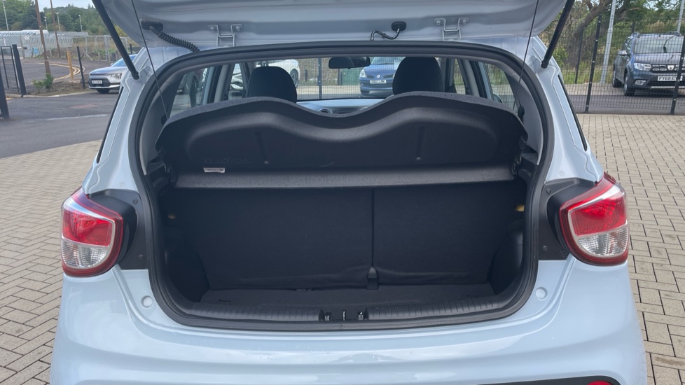 Hyundai i10 1.0 SE 5dr Petrol Hatchback - Image 4
