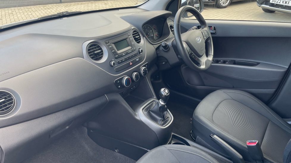 Hyundai i10 1.0 SE 5dr Petrol Hatchback - Image 9