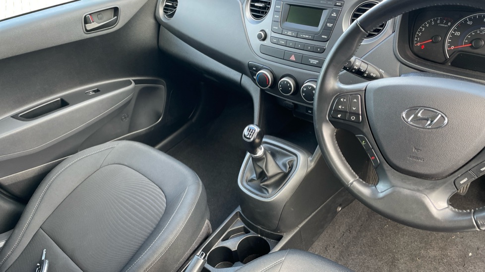 Hyundai i10 1.0 SE 5dr Petrol Hatchback - Image 14
