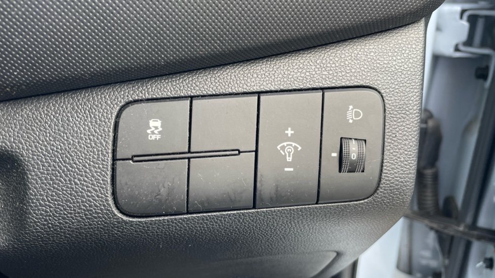 Hyundai i10 1.0 SE 5dr Petrol Hatchback - Image 24